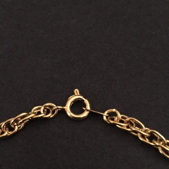 Large Heart Pendant on golden Chain - Picture 6 of 7